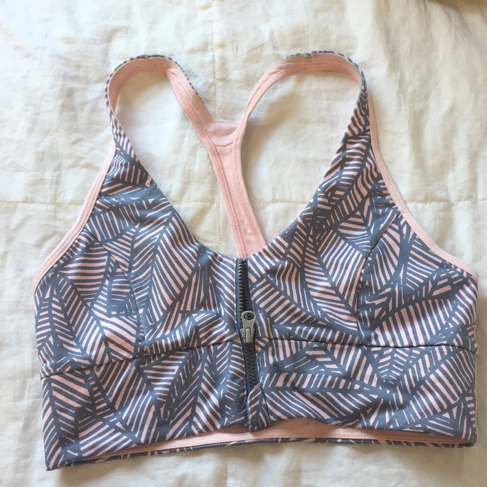 Unique lululemon bra with zip front